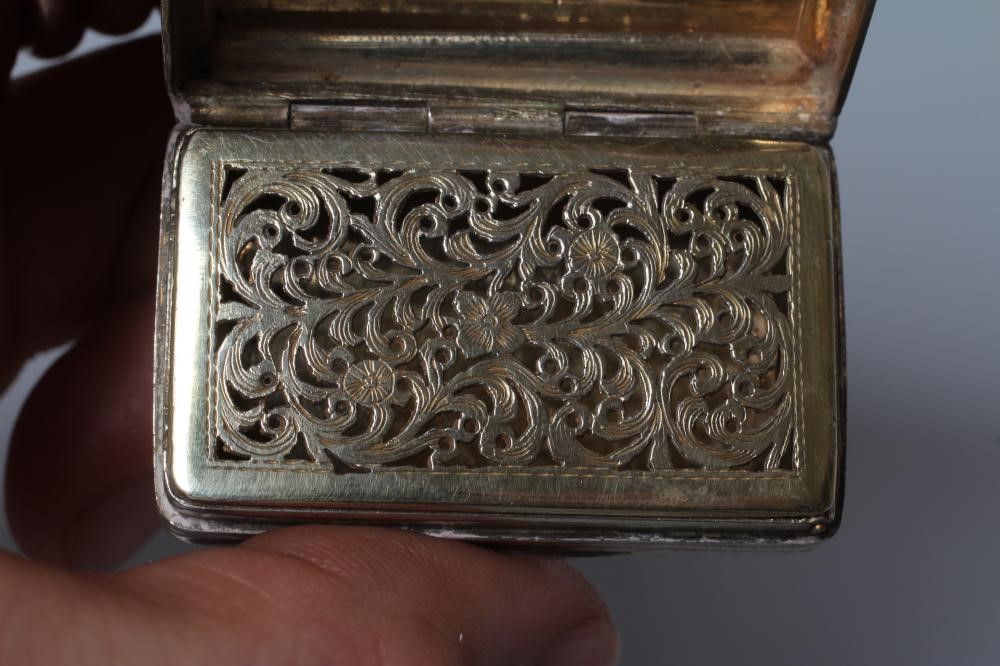 A GEORGE IV SILVER VINAIGRETTE probably by James Collins Image