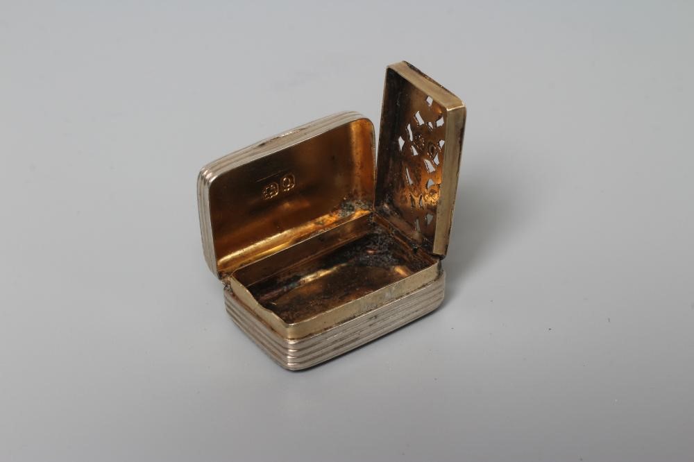 A LATE GEORGE III SILVER VINAIGRETTE maker's mark EW Image