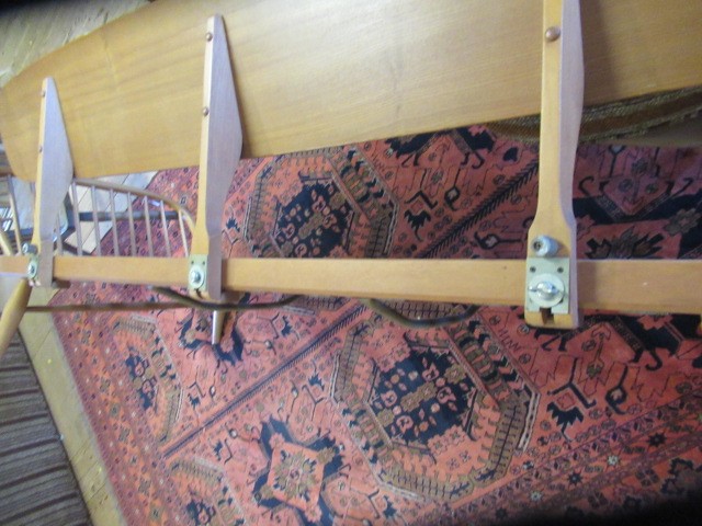 AN ERCOL LIGHT ELM & BEECH WINDSOR MODEL 355 DAYBED Image