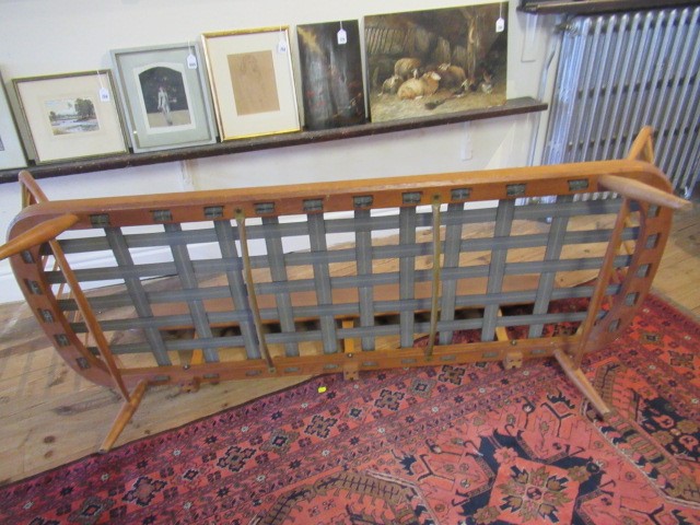 AN ERCOL LIGHT ELM & BEECH WINDSOR MODEL 355 DAYBED Image