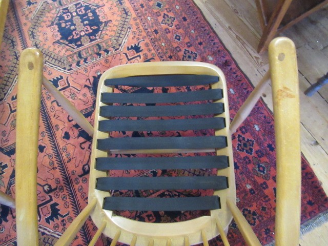 AN ERCOL LIGHT ELM & BEECH WINDSOR MODEL 355 DAYBED Image