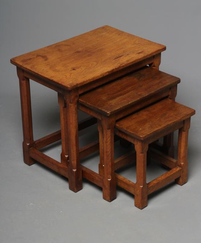 WILFRED HUTCHINSON (HUSTHWAITE) A NEST OF THREE OAK TABLES Image