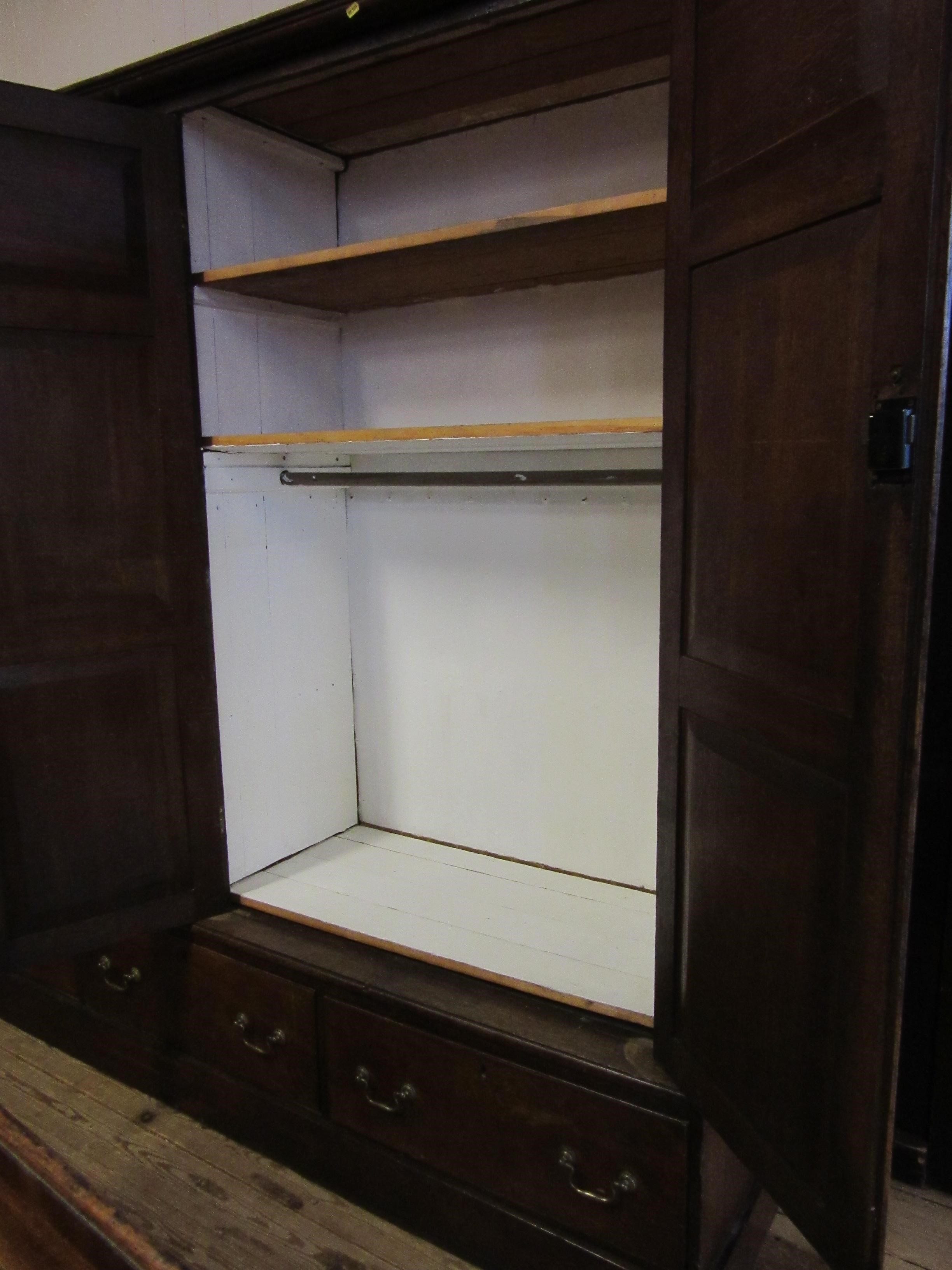 A LARGE GEORGIAN OAK ESTATE CUPBOARD Image