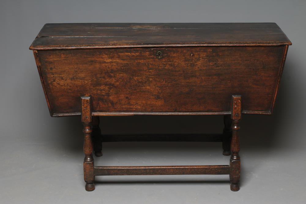 A GEORGIAN OAK DOUGH BIN Image