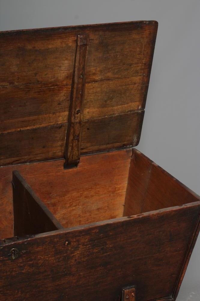 A GEORGIAN OAK DOUGH BIN Image
