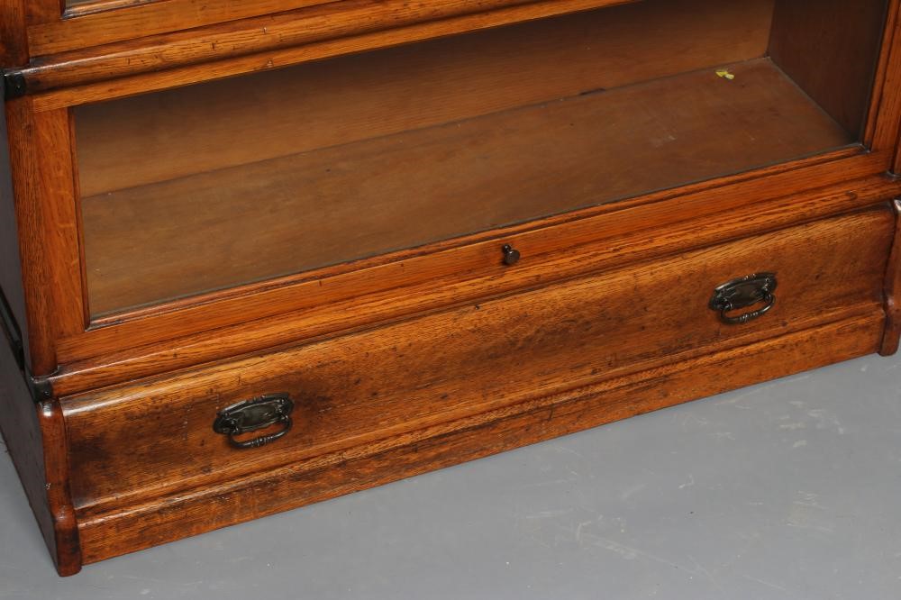 A VICTORIAN GOLDEN OAK GLOBE WERNICKE SECTIONAL BOOKCASE Image