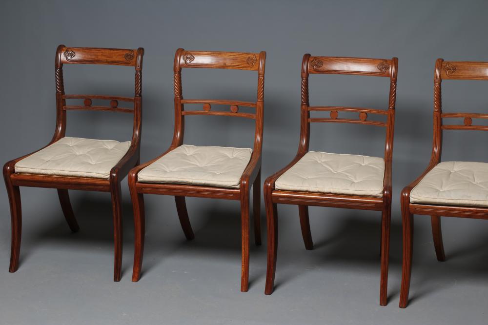 A SET OF EIGHT REGENCY MAHOGANY DINING CHAIRS Image