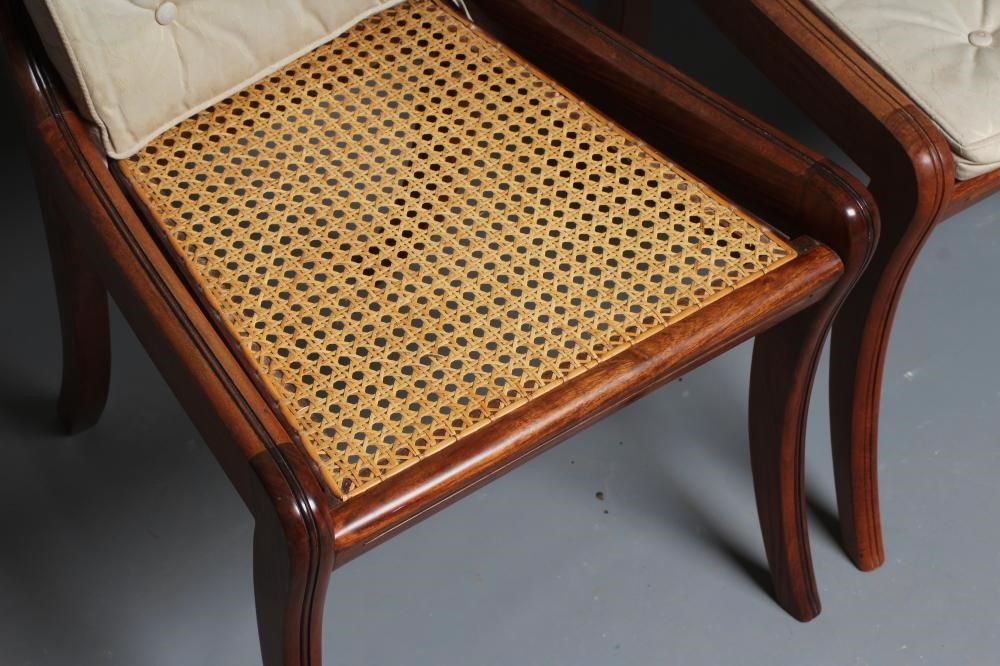 A SET OF EIGHT REGENCY MAHOGANY DINING CHAIRS Image