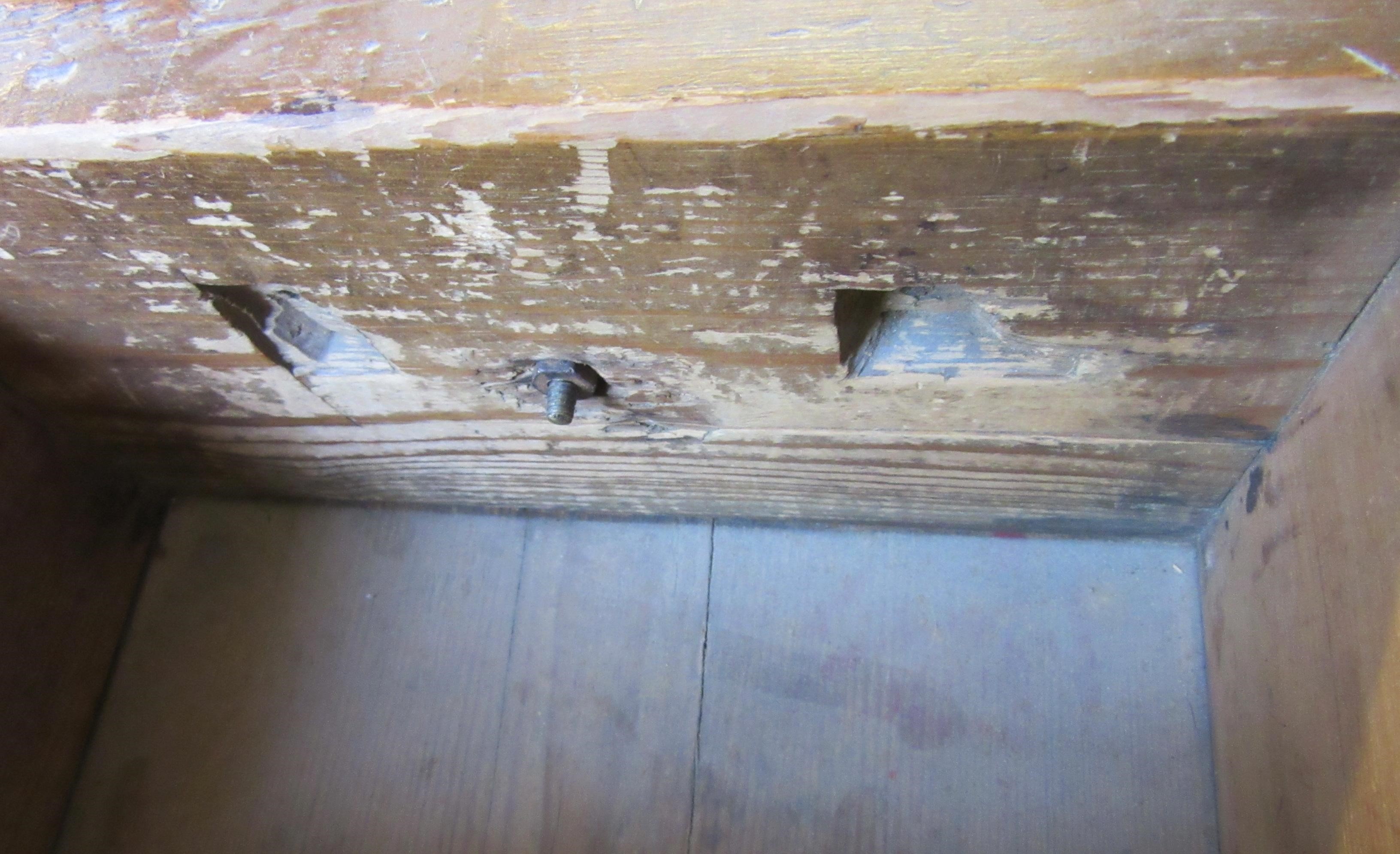 A WALNUT AND BANDED STRAIGHT FRONT CHEST Image