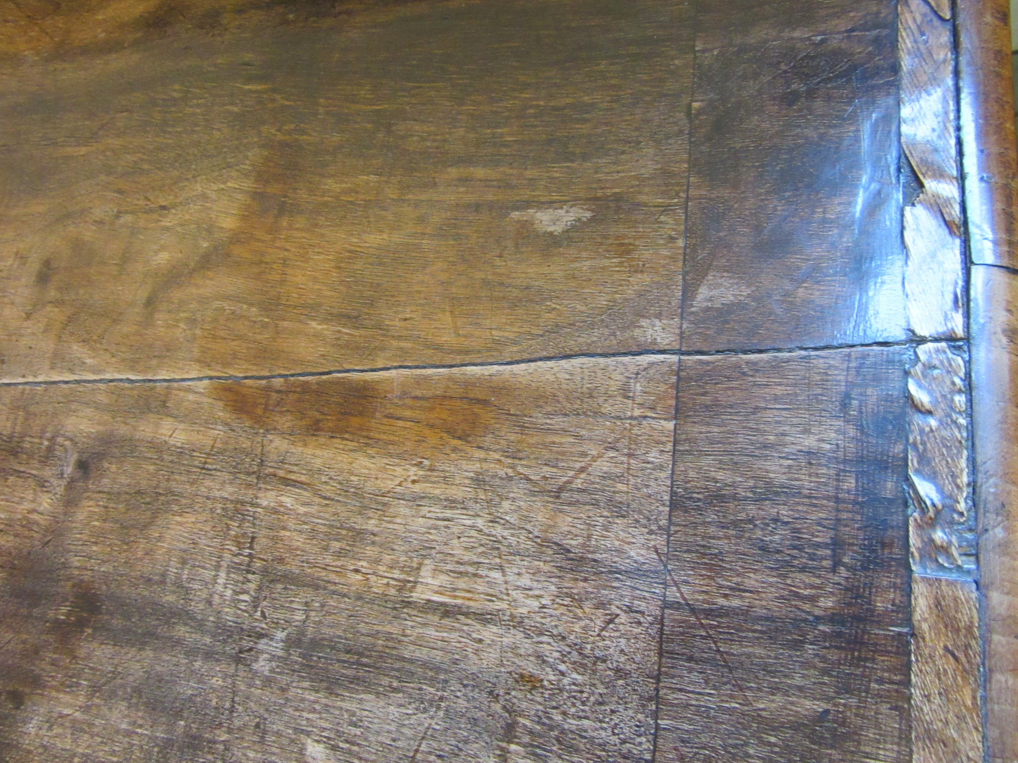 A WALNUT AND BANDED STRAIGHT FRONT CHEST Image