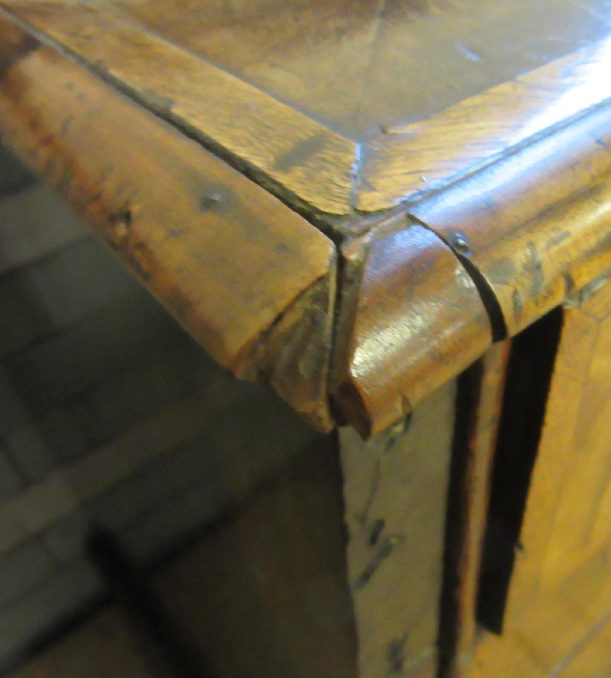 A WALNUT AND BANDED STRAIGHT FRONT CHEST Image