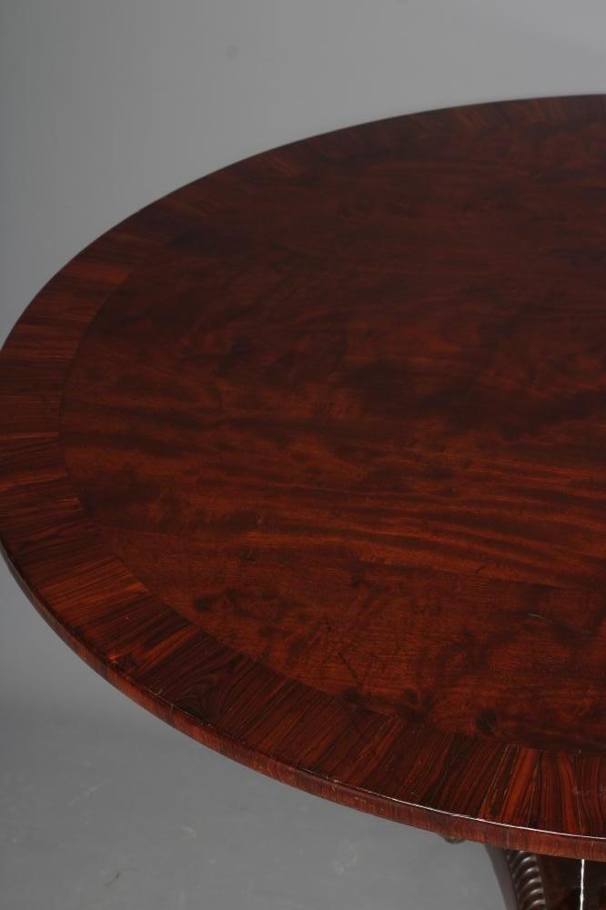A REGENCY MAHOGANY CENTRE TABLE Image