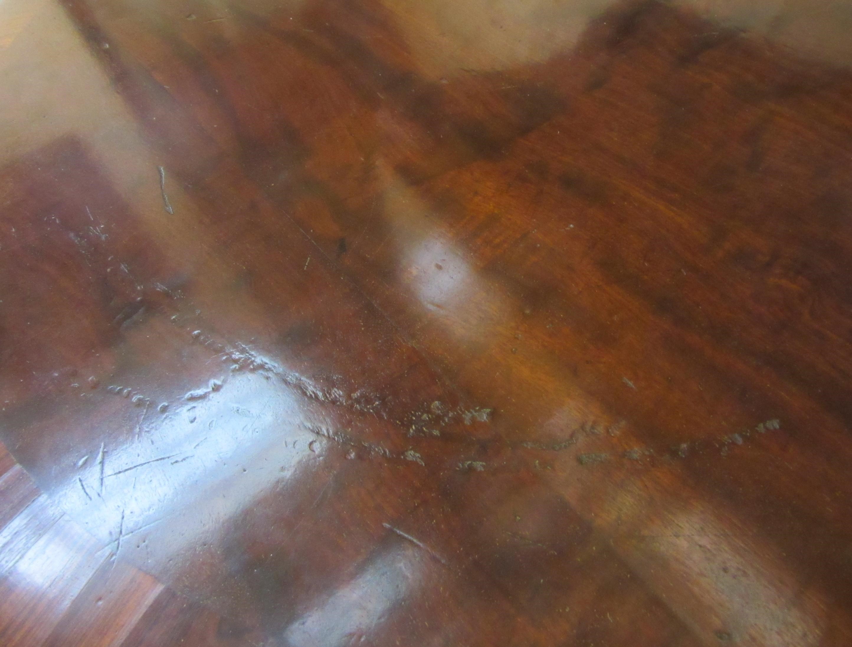 A REGENCY MAHOGANY CENTRE TABLE Image