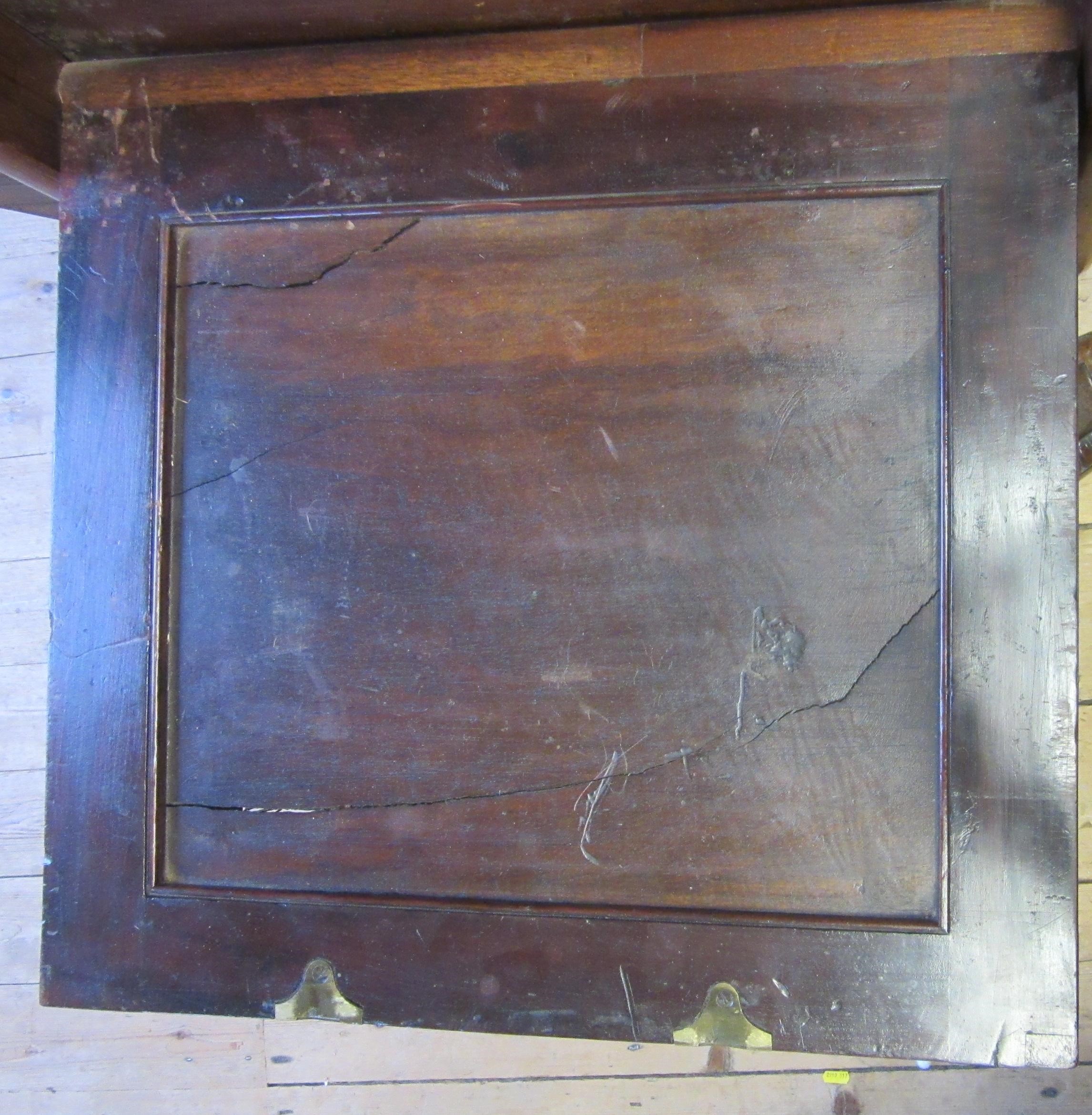 A REGENCY MAHOGANY CENTRE TABLE Image