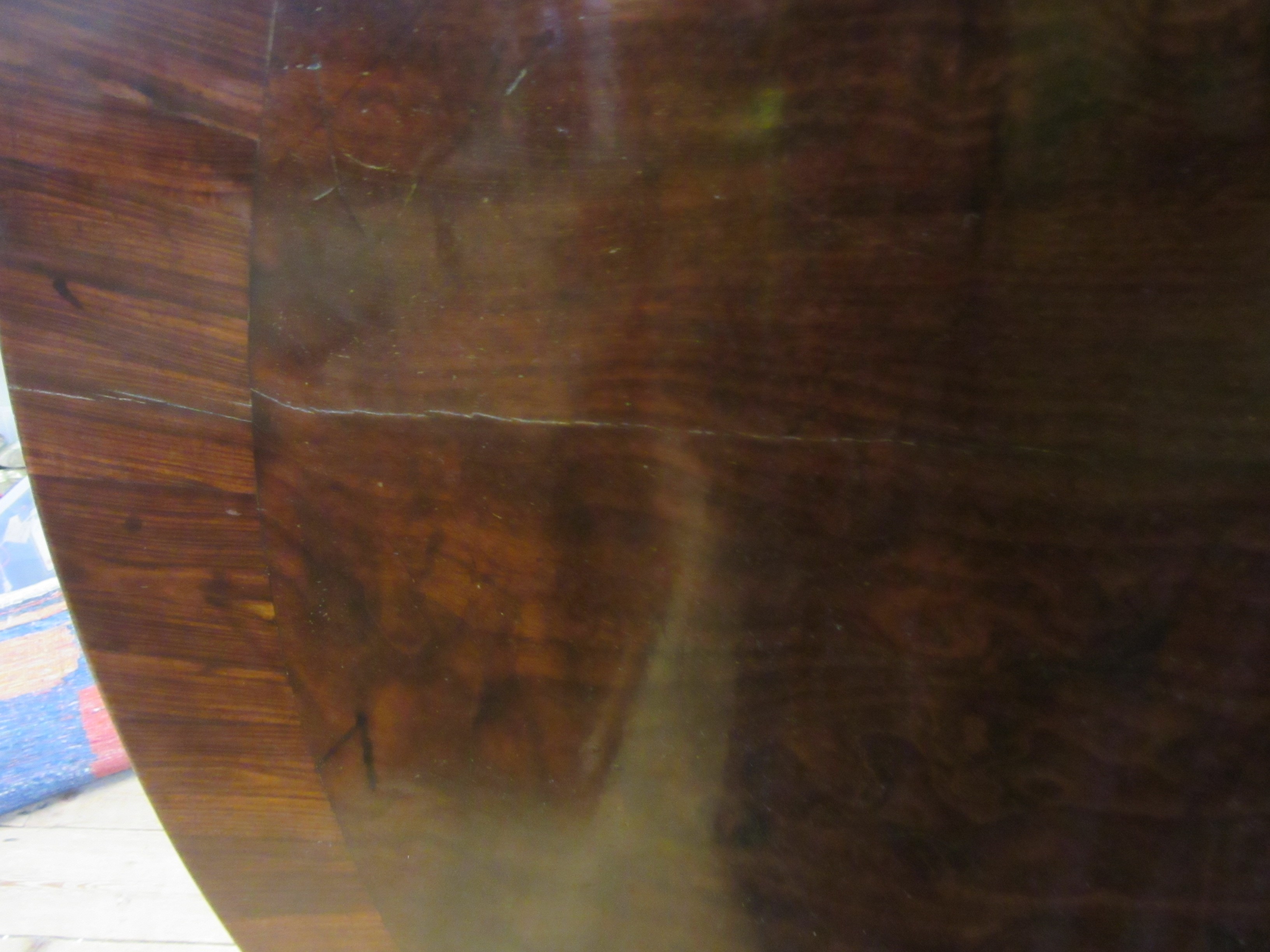 A REGENCY MAHOGANY CENTRE TABLE Image