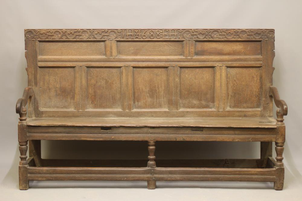 A CAROLEAN OAK SETTLE Image