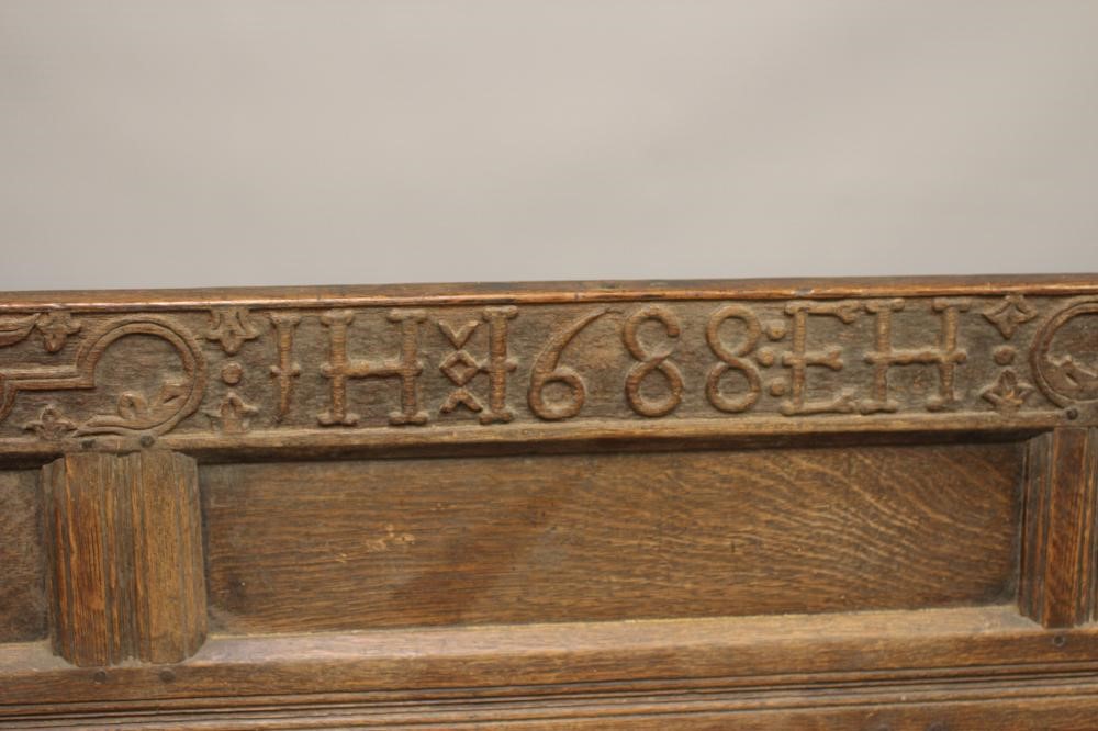 A CAROLEAN OAK SETTLE Image