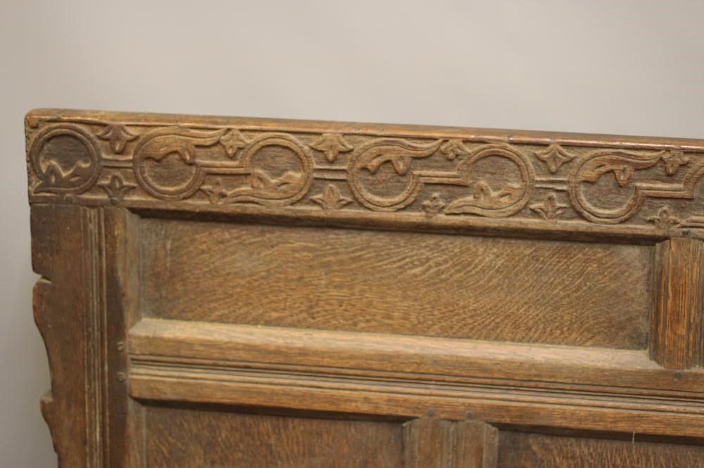 A CAROLEAN OAK SETTLE Image