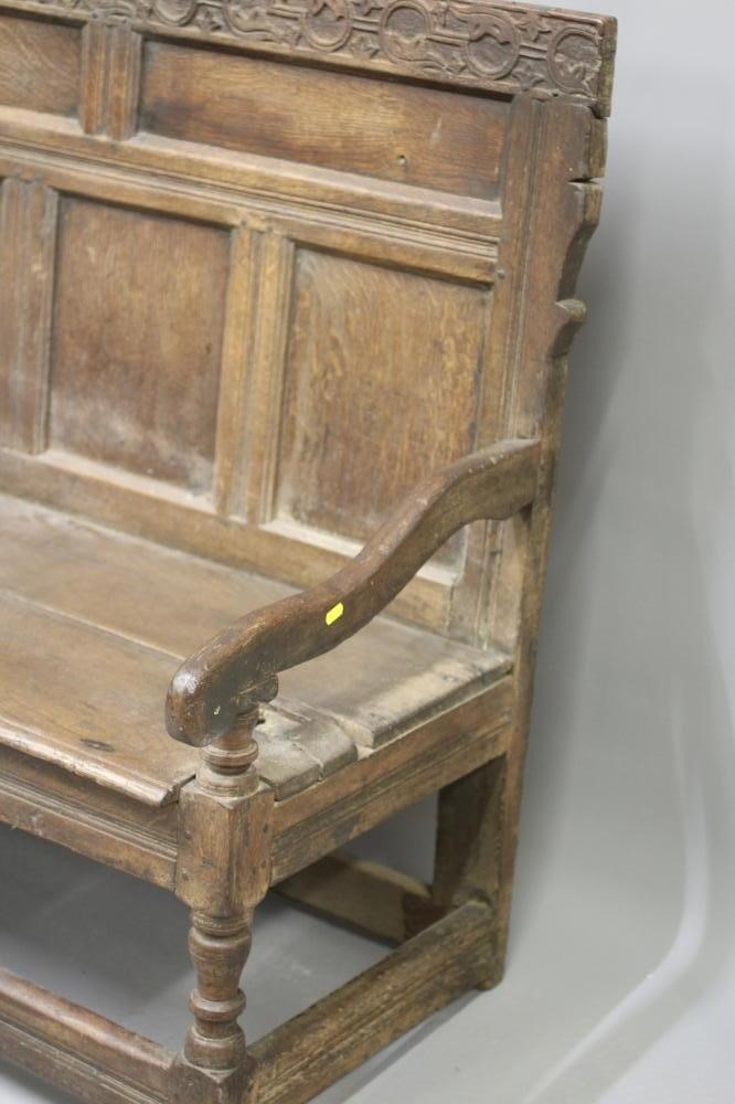 A CAROLEAN OAK SETTLE Image
