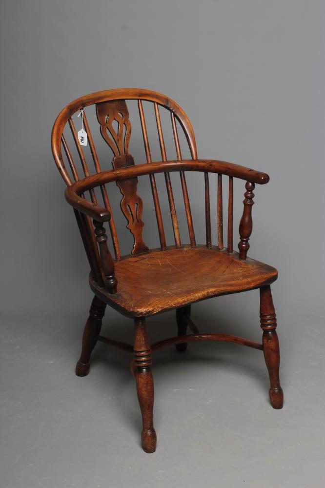 A VICTORIAN YEW WOOD WINDSOR ARMCHAIR Image