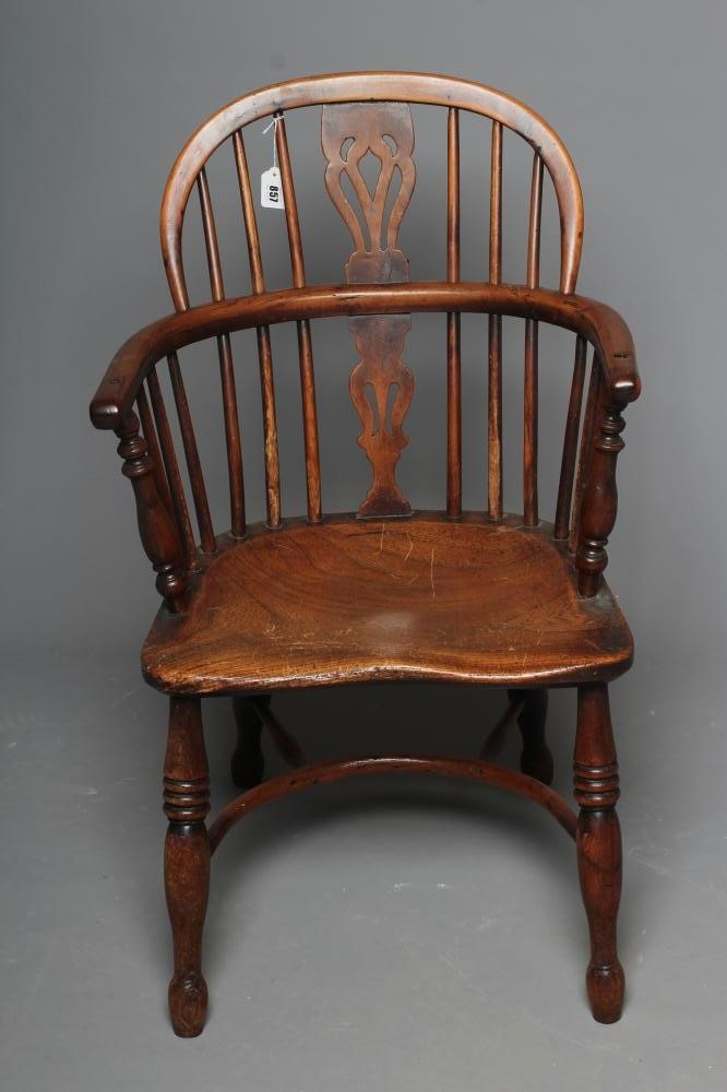 A VICTORIAN YEW WOOD WINDSOR ARMCHAIR Image