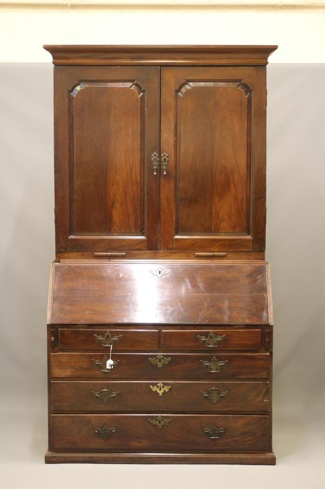A GEORGIAN MAHOGANY BUREAU BOOKCASE Image
