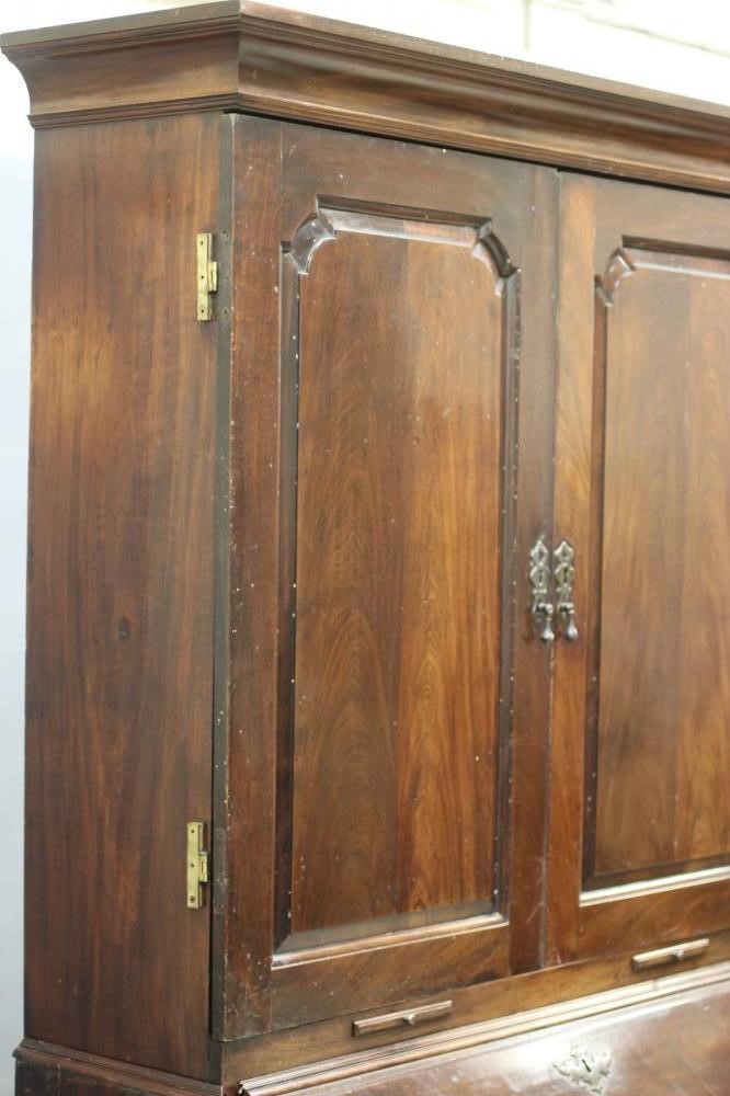A GEORGIAN MAHOGANY BUREAU BOOKCASE Image