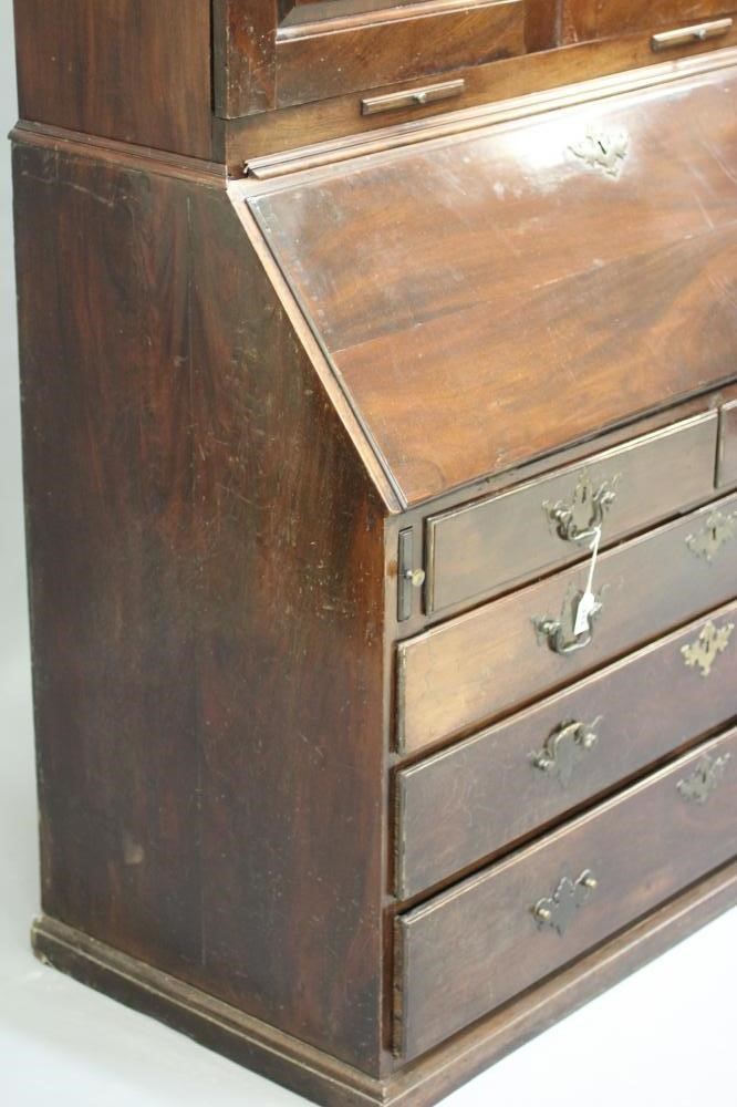 A GEORGIAN MAHOGANY BUREAU BOOKCASE Image