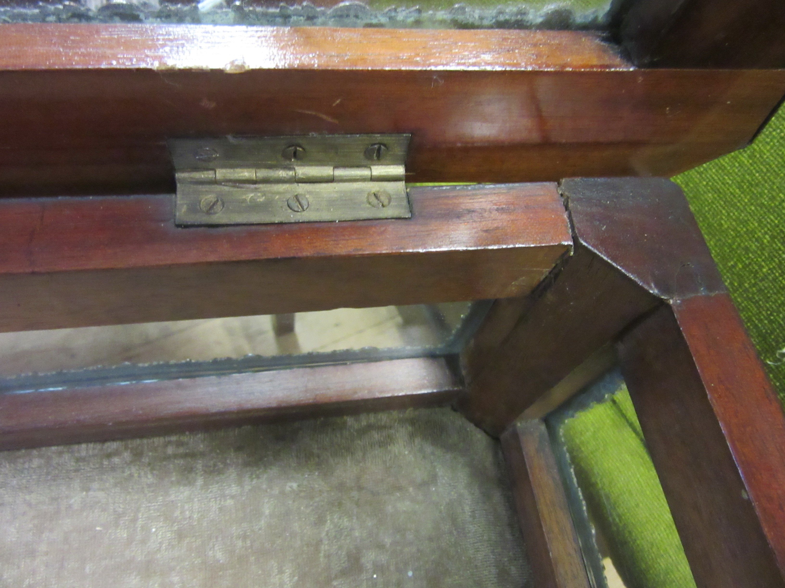 A LOUIS XV STYLE MAHOGANY BIJOUTERIE TABLE Image