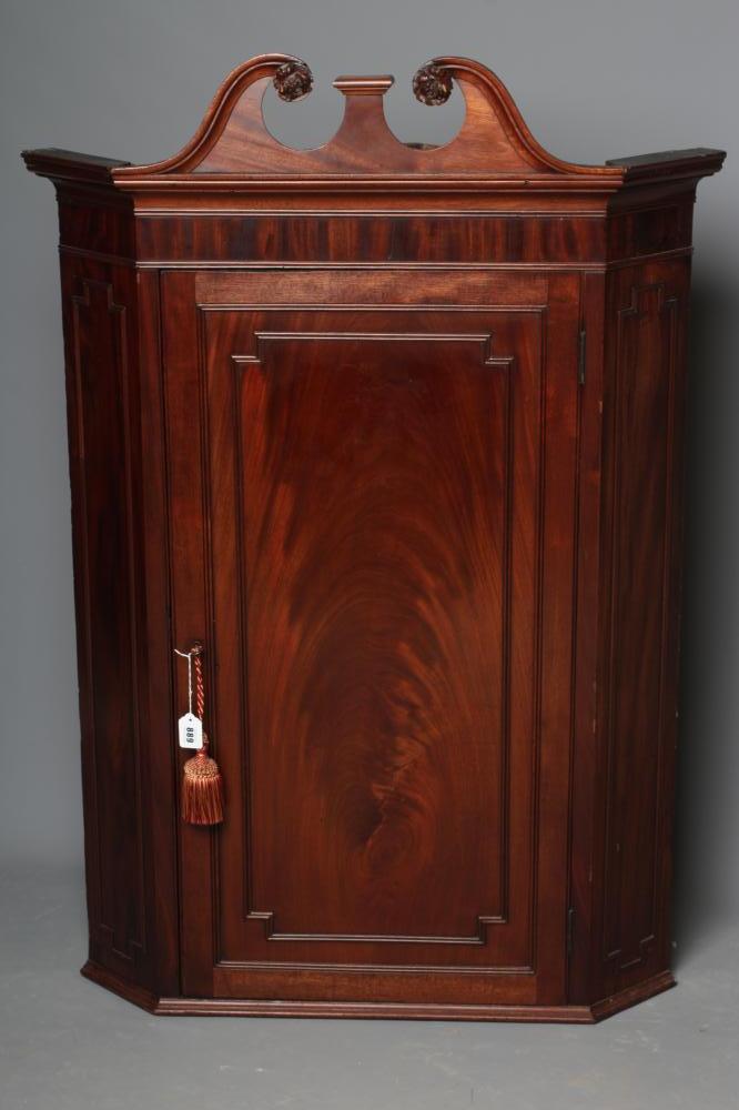 A GEORGIAN MAHOGANY CORNER CUPBOARD Image