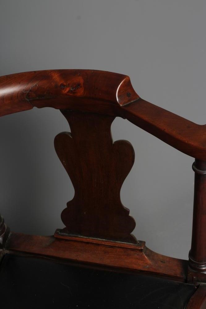 A HARDWOOD COLONIAL (?) CORNER CHAIR Image