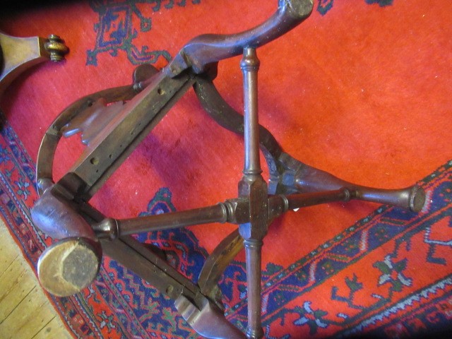 A HARDWOOD COLONIAL (?) CORNER CHAIR Image