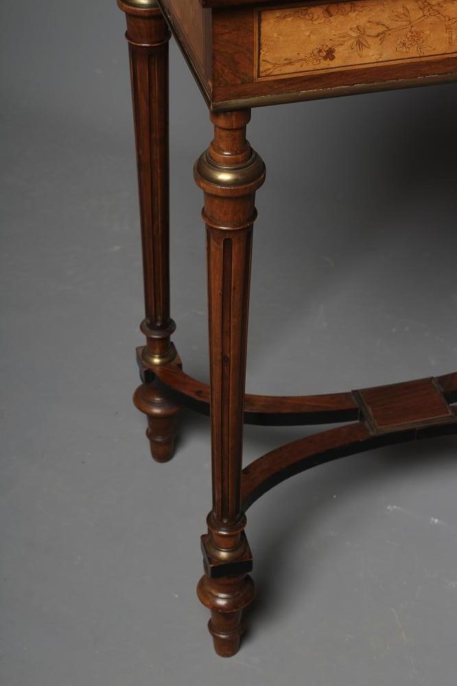 A ROSEWOOD POUDREUSE Image
