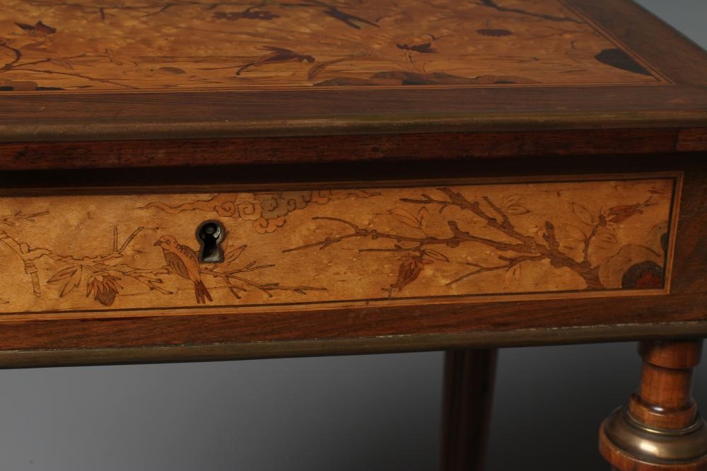 A ROSEWOOD POUDREUSE Image