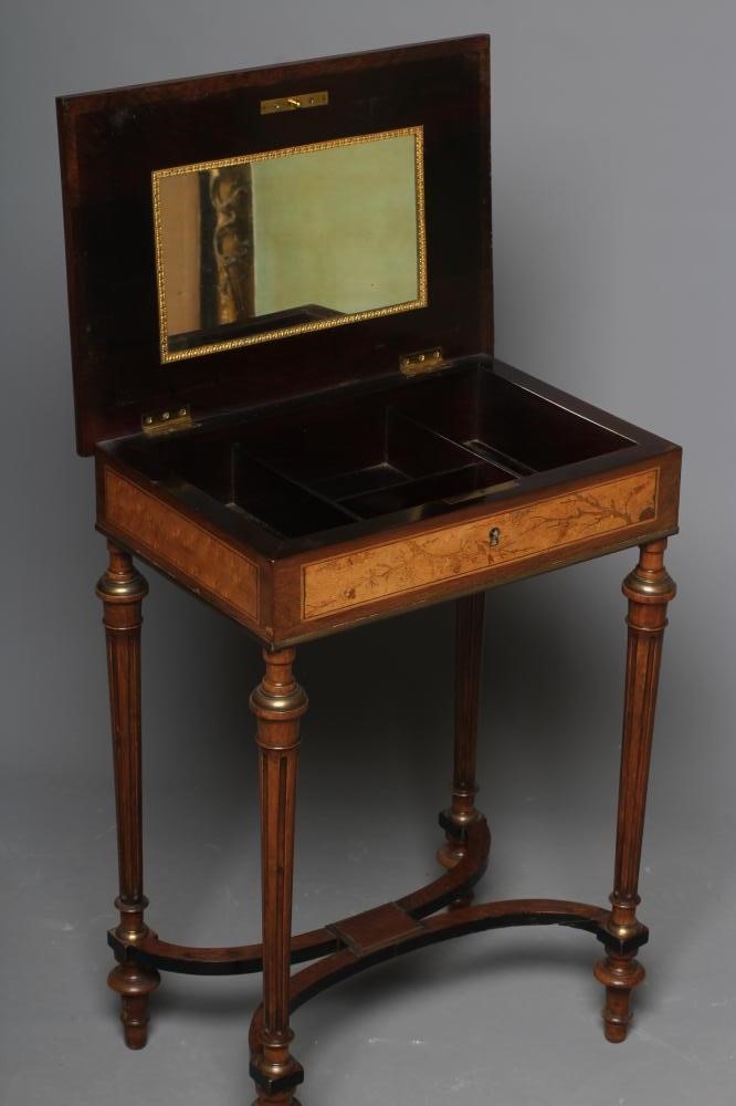 A ROSEWOOD POUDREUSE Image
