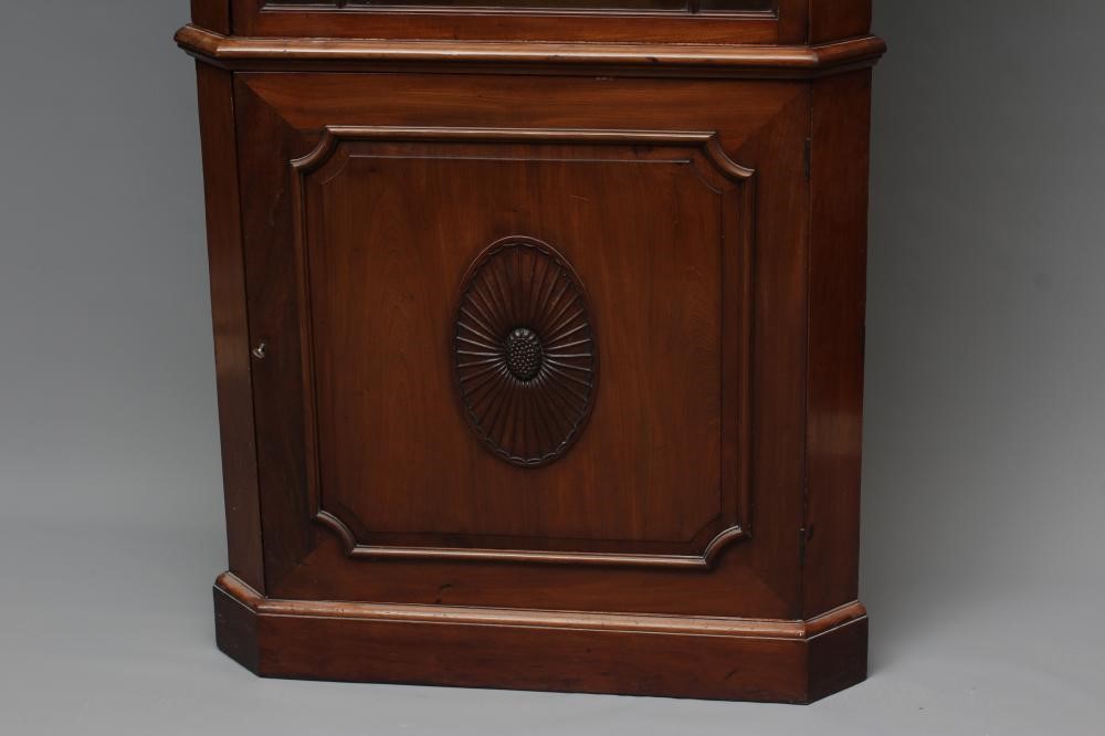 A GEORGIAN MAHOGANY STANDING CORNER CUPBOARD Image