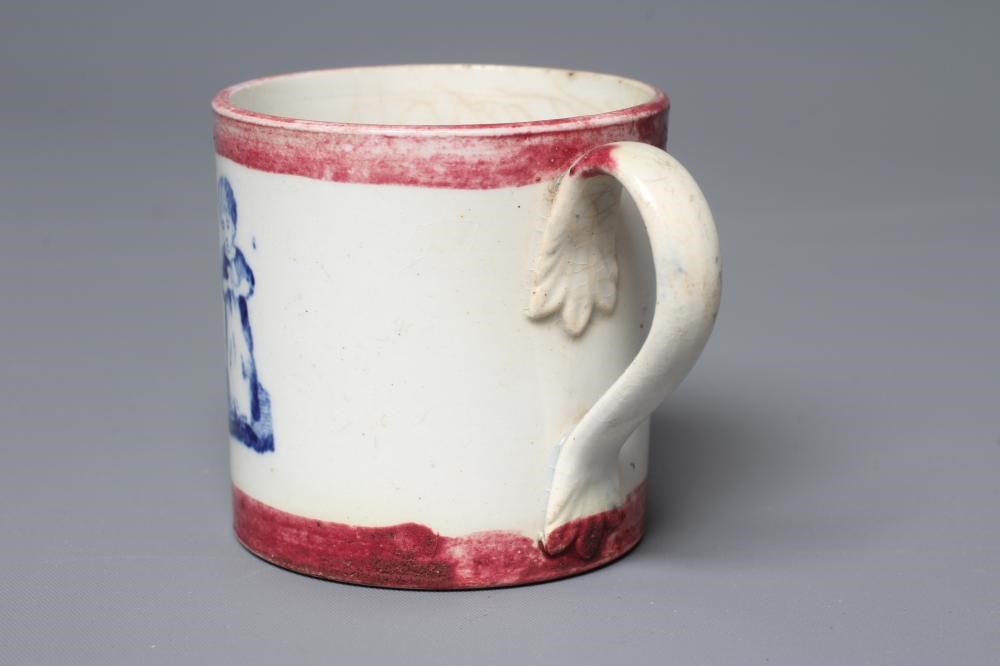 A CHILD'S STAFFORDSHIRE PEARLWARE MUG, early 19th century, printed in underglaze blue with a small Image