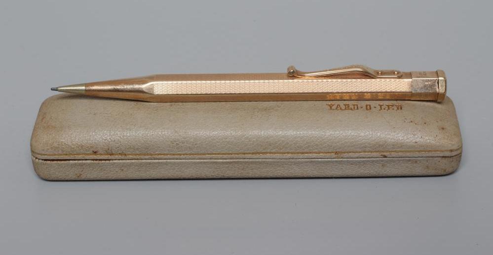 A 9CT GOLD YARD O' LED PENCIL, London 1966, the hexagonal barrel engraved JSO 1967, 4 3/4" long, Image