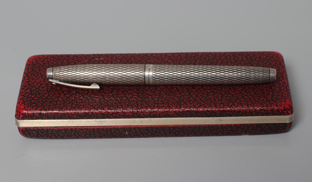 A SHEAFFER STERLING SILVER CARTRIDGE PEN with lozenge engine turning, the pull off cap enclosing 14K Image
