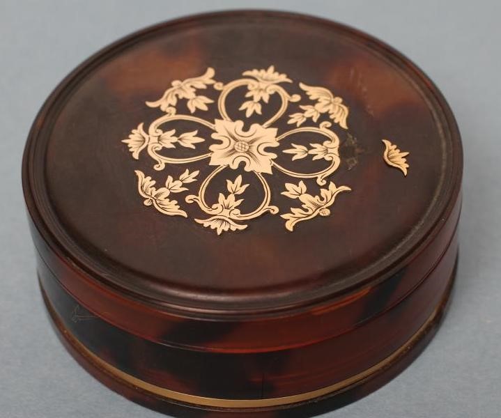 A GEORGIAN HORN SNUFF BOX Image