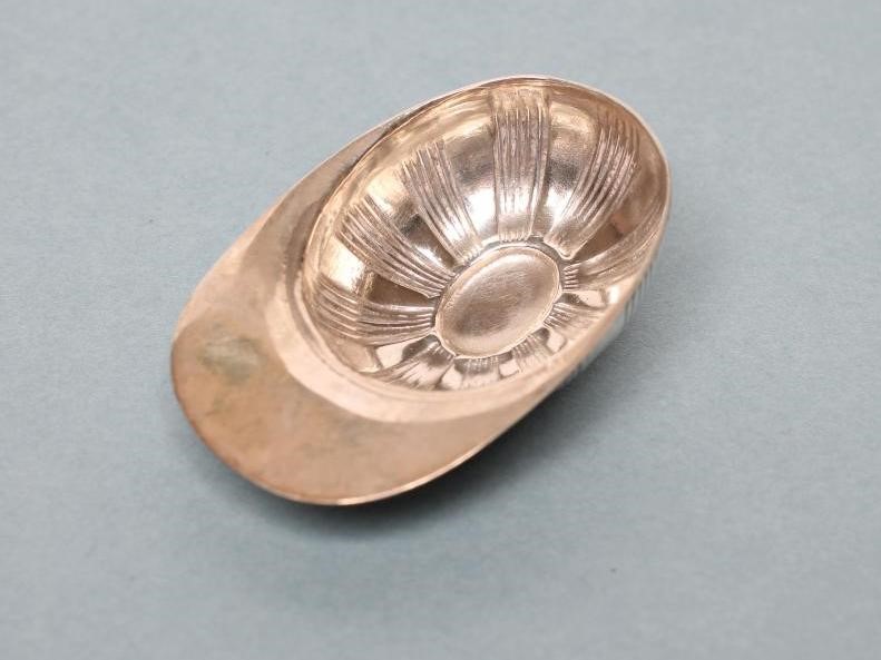 AN EDWARDIAN SILVER JOCKEY CAP CADDY SPOON Image