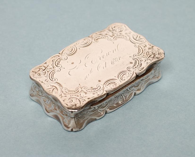 A VICTORIAN SILVER SNUFF BOX Image