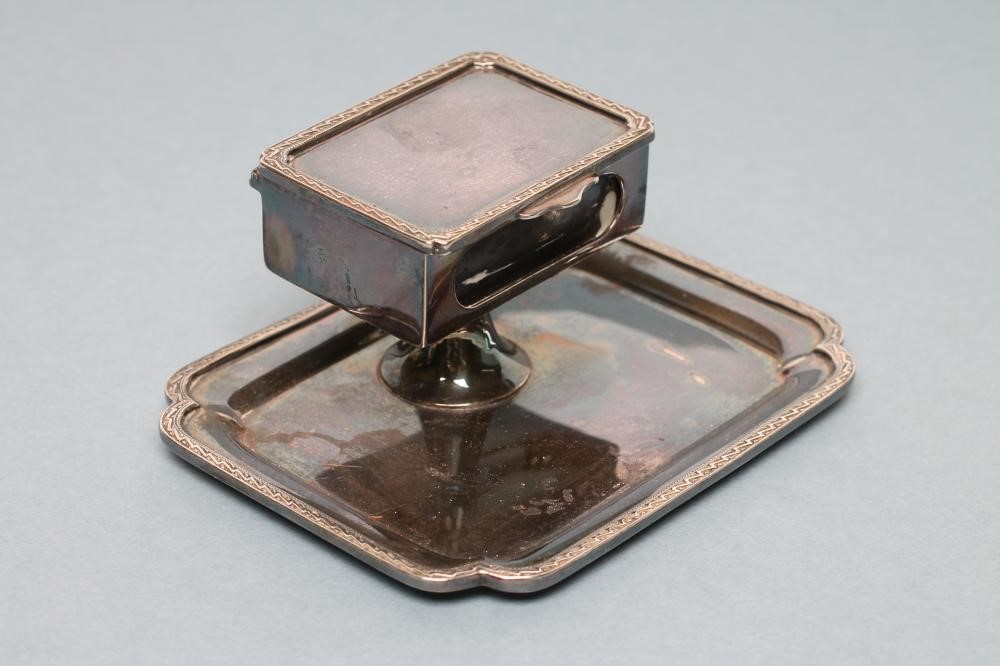 A VICTORIAN SILVER SNUFF BOX Image