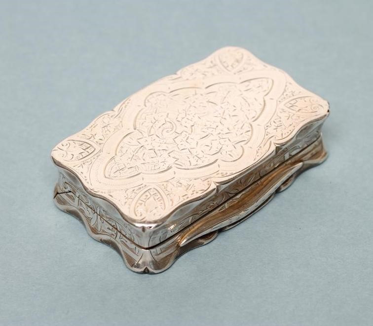 A VICTORIAN SILVER SNUFF BOX Image