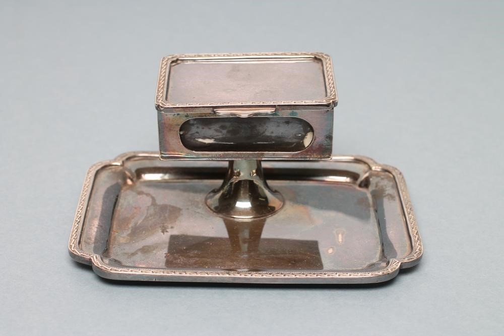 A VICTORIAN SILVER SNUFF BOX Image