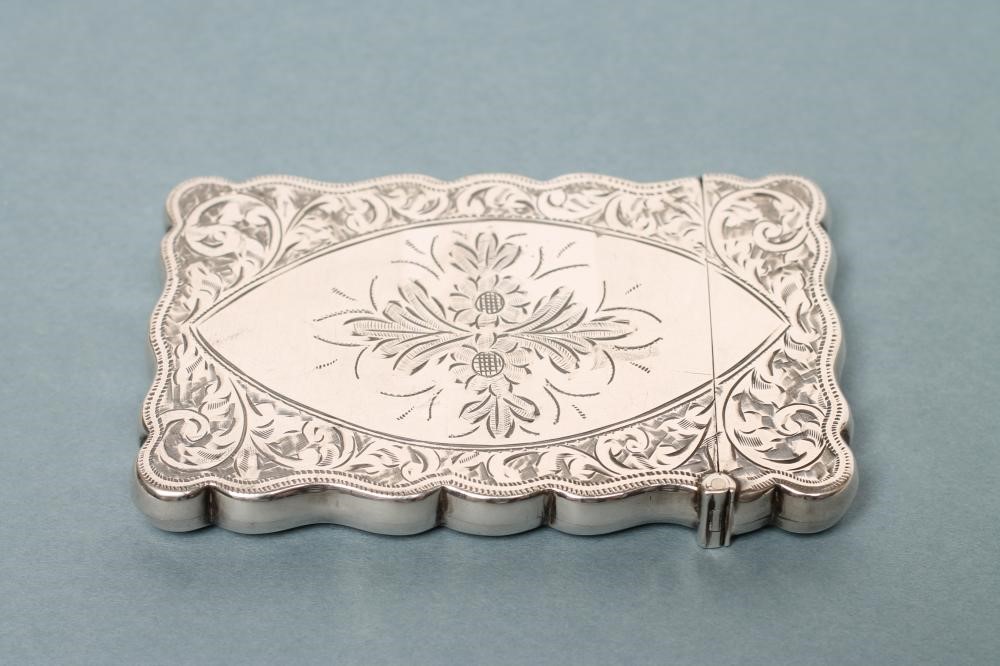 AN EDWARDIAN SILVER VISITING CARD CASE Image