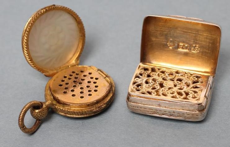 A WILLIAM IV SILVER VINAIGRETTE Image