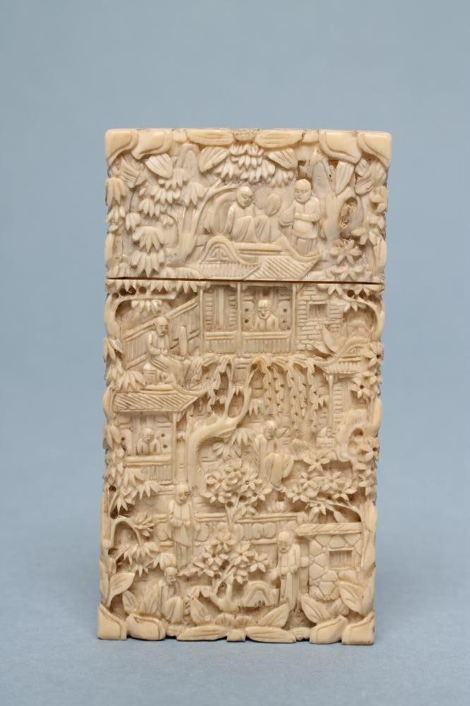 A CANTON IVORY VISITING CARD CASE of plain oblong form Image