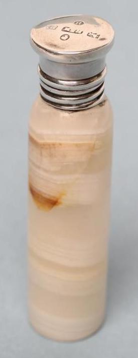 A VICTORIAN POLISHED WHITE ONYX SCENT BOTTLE Image