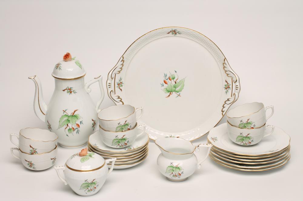A HEREND PORCELAIN TEA SERVICE Image